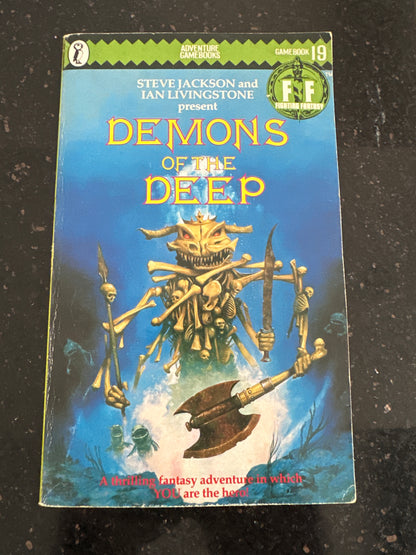 Fighting Fantasy 19 - Demons of the Deep (Gamebook) - c